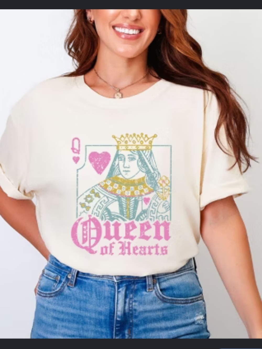 Queen of Hearts Graphic Tee in Cream and Pink